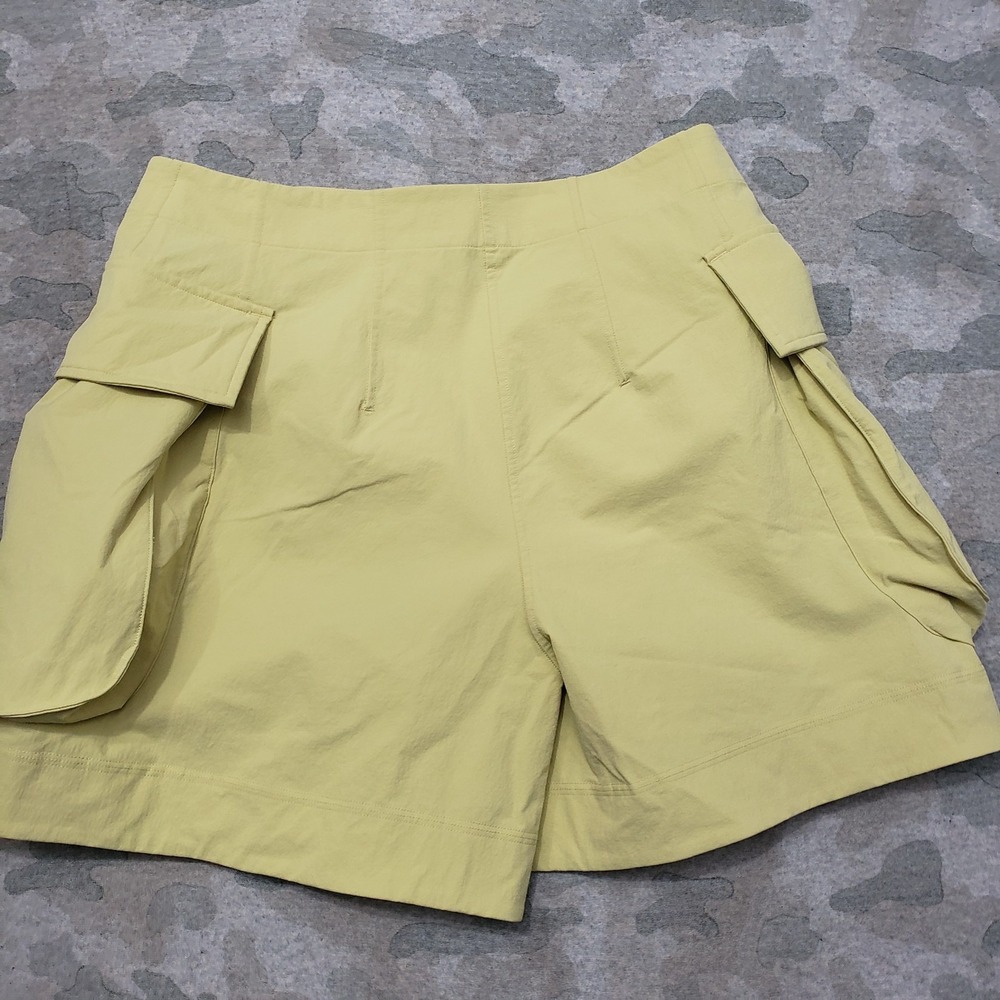 Lululemon Shorts Womens 6 Yellow Relaxed Fit Super High Rise Cargo Pockets - Picture 9 of 10